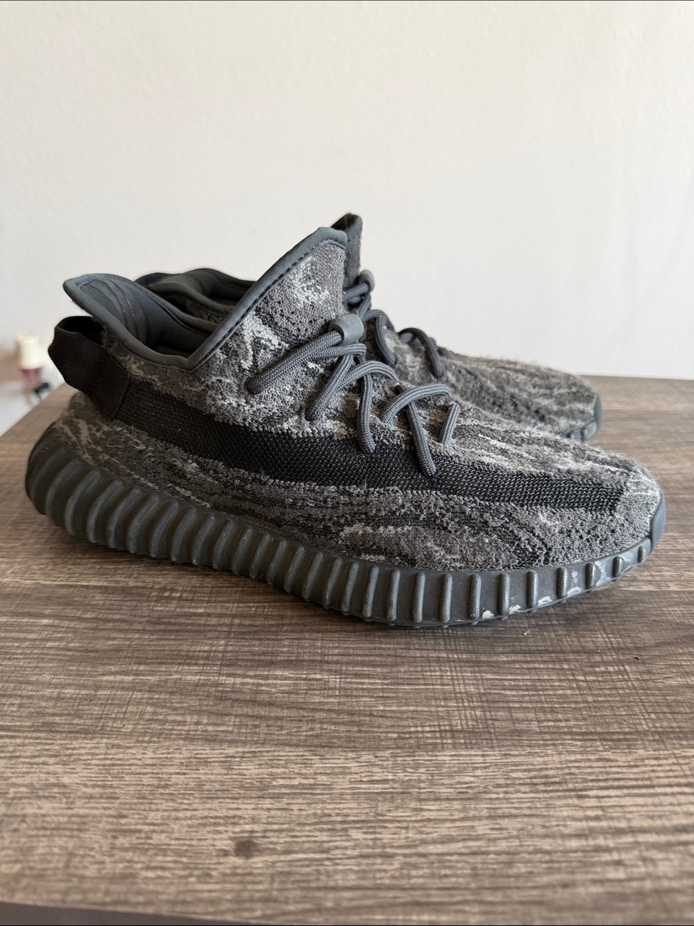 Yeezy Boost 350 V2 Men Style Gray and Black Knit Sneakers
